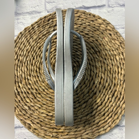 Capelli of New York Silver Flip Flops with Rhinestone Accents. Size 9. - Picture 4 of 7